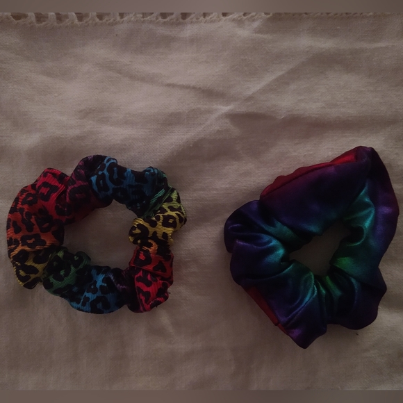 Sparkle and Shine Hair scrunchies - Picture 5 of 5